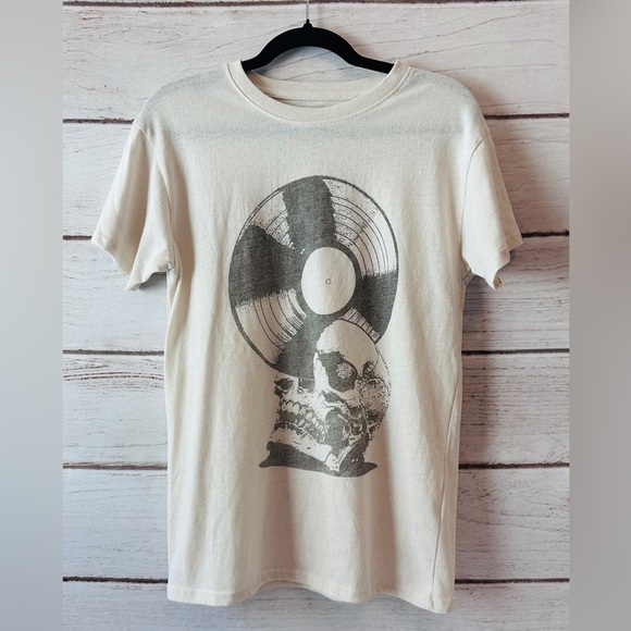 Brisco Brands Graphic T-Shirt – Medium – Skull & Vinyl Record Design - Picture 1 of 4